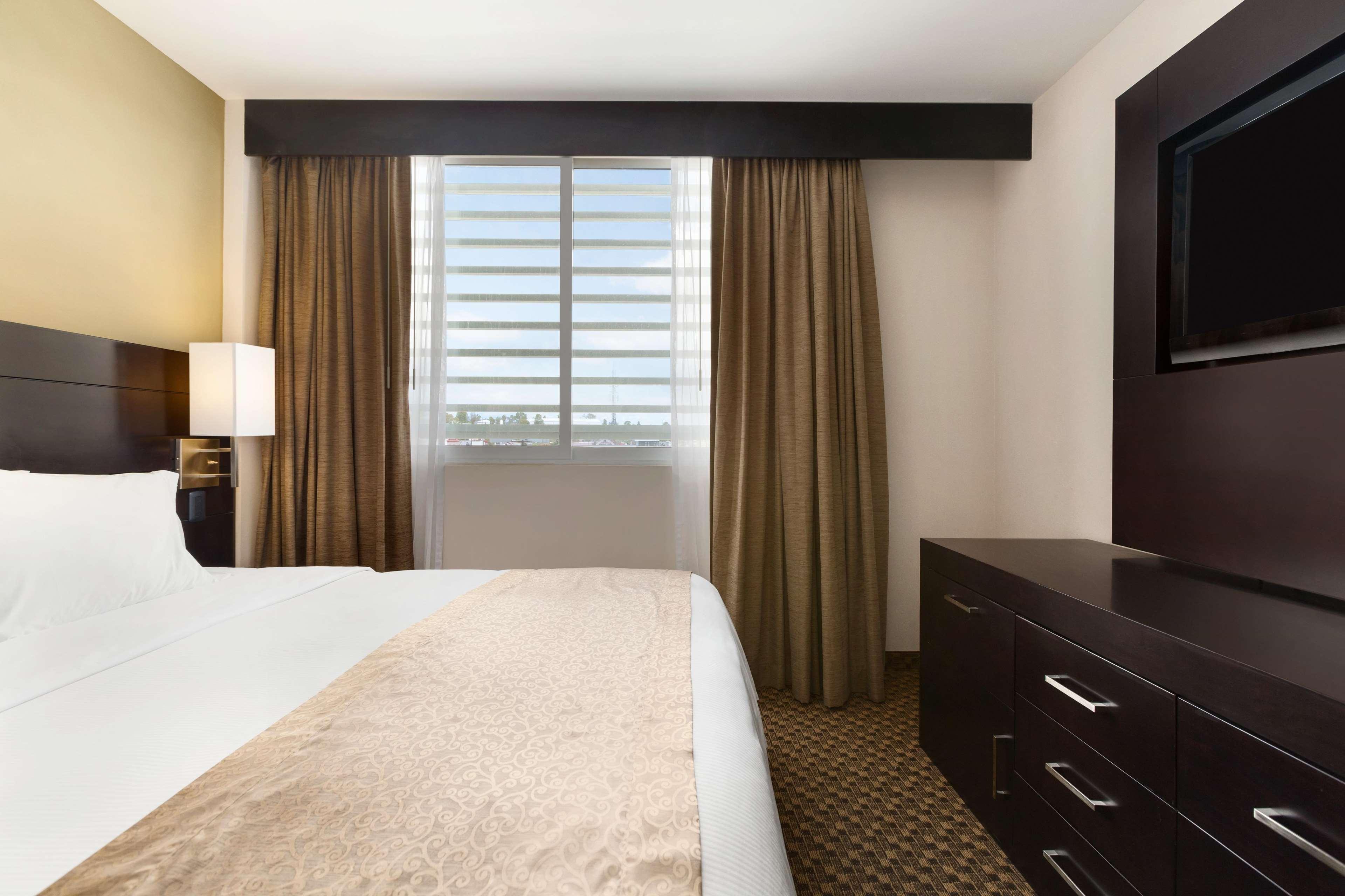 Doubletree By Hilton Queretaro Hotell Exteriör bild