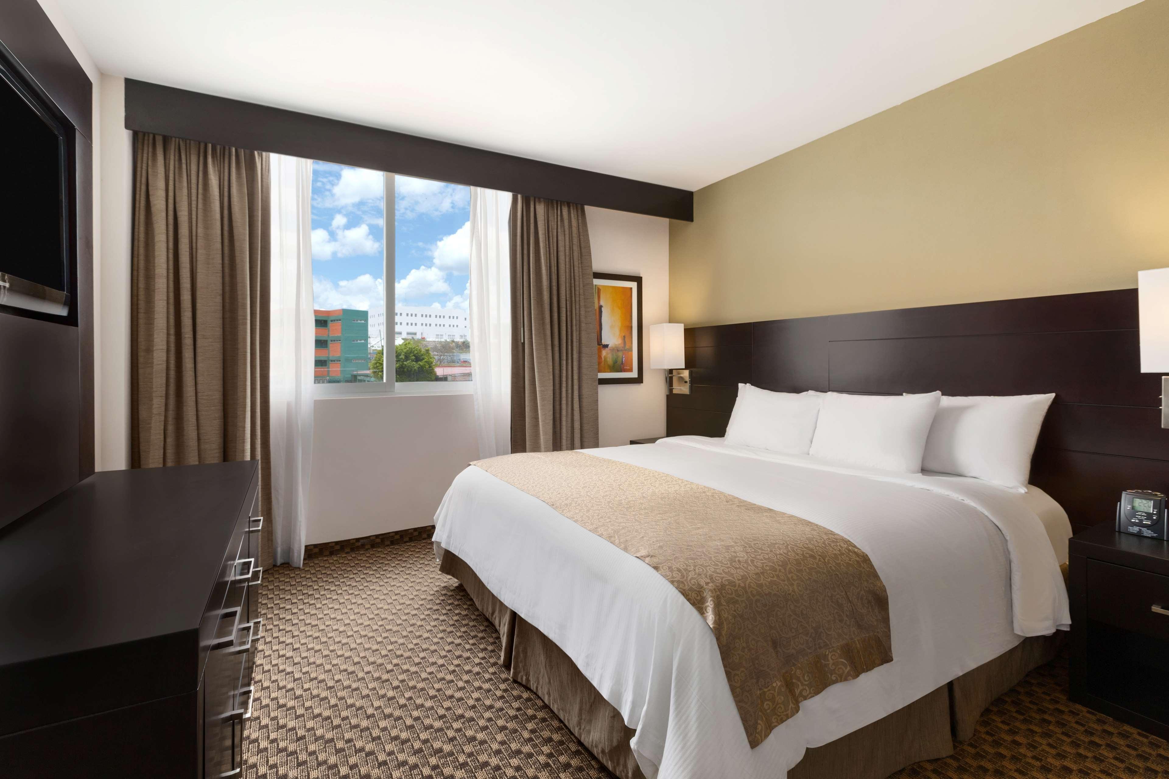 Doubletree By Hilton Queretaro Hotell Exteriör bild