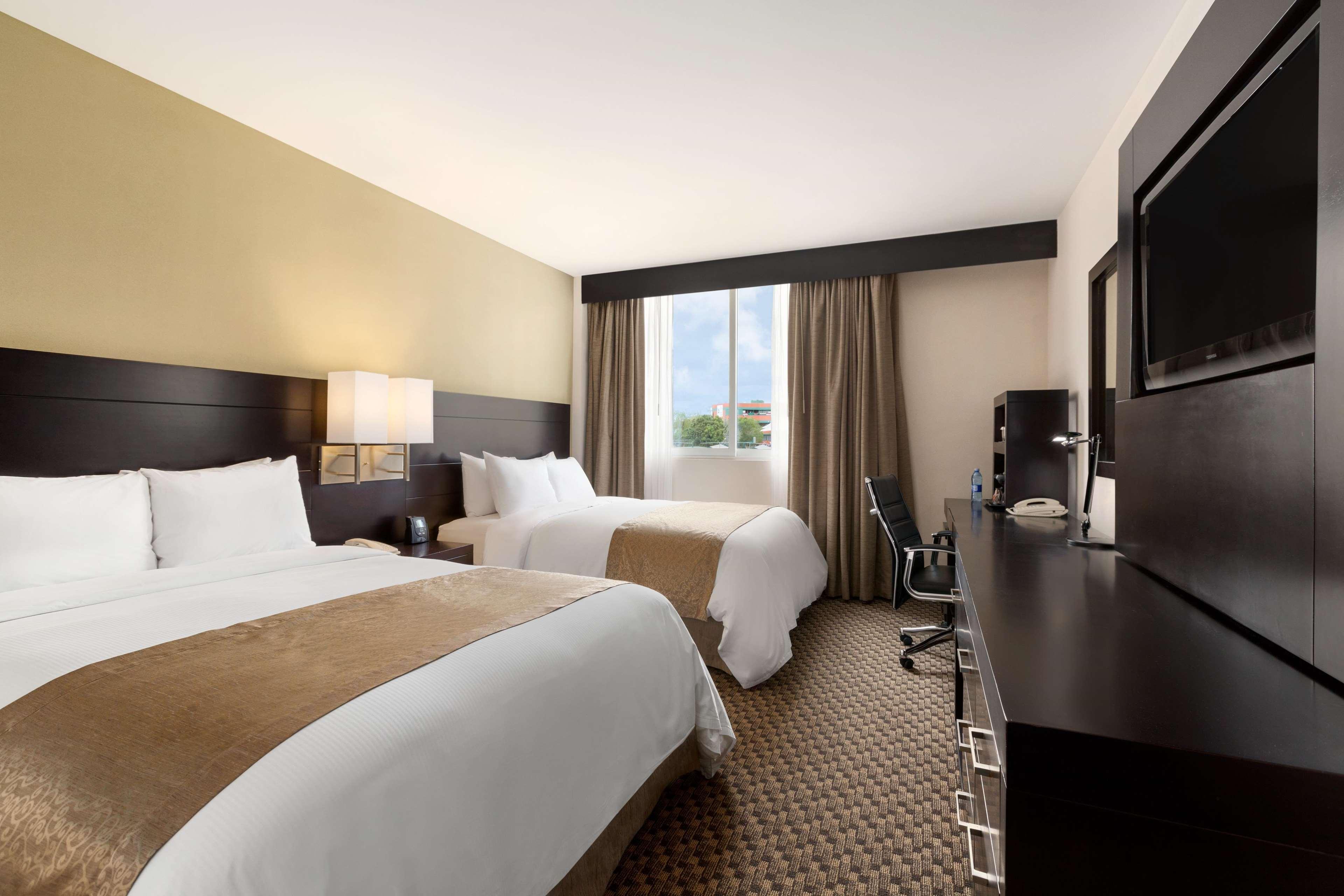 Doubletree By Hilton Queretaro Hotell Exteriör bild
