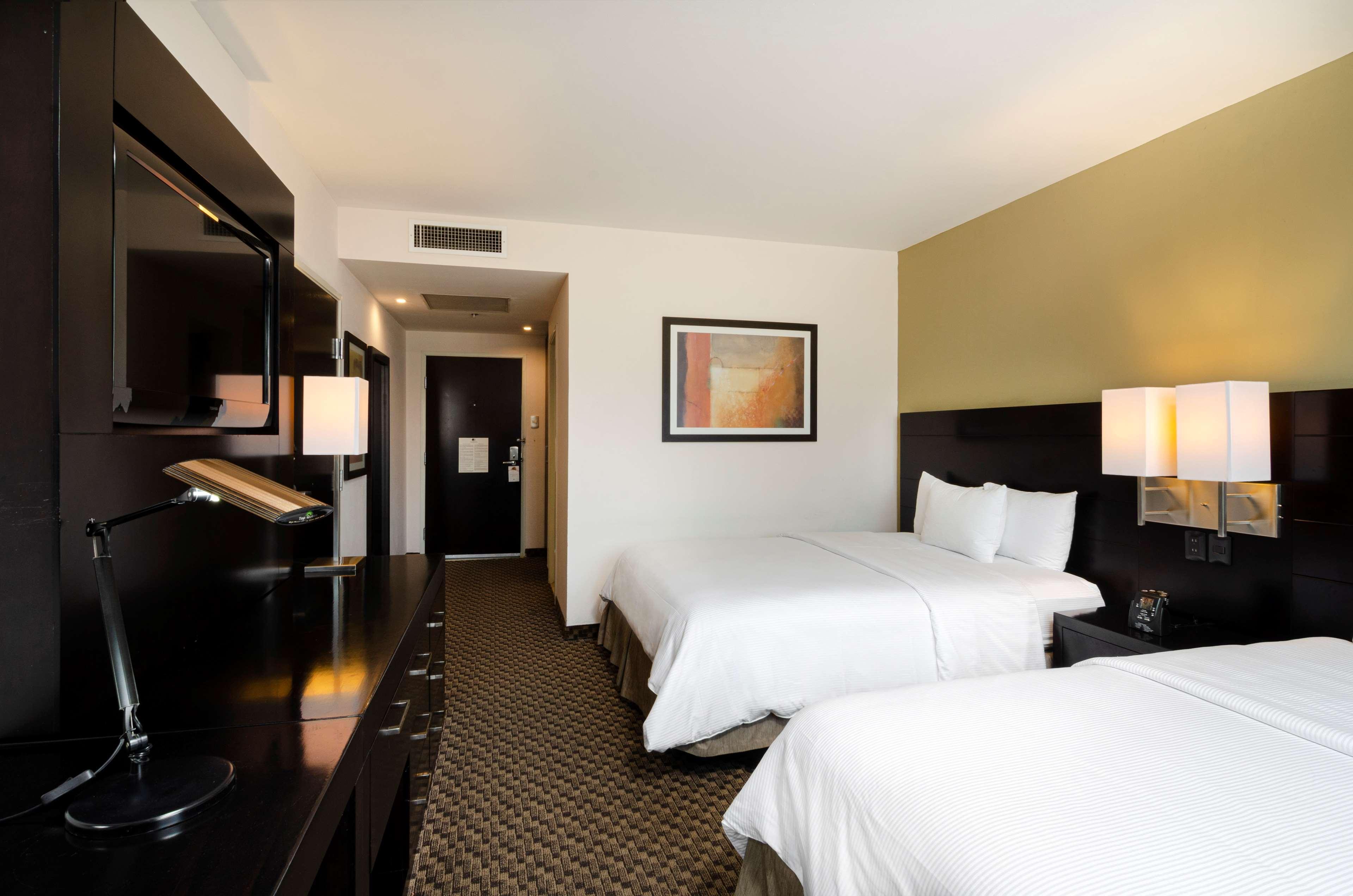 Doubletree By Hilton Queretaro Hotell Exteriör bild
