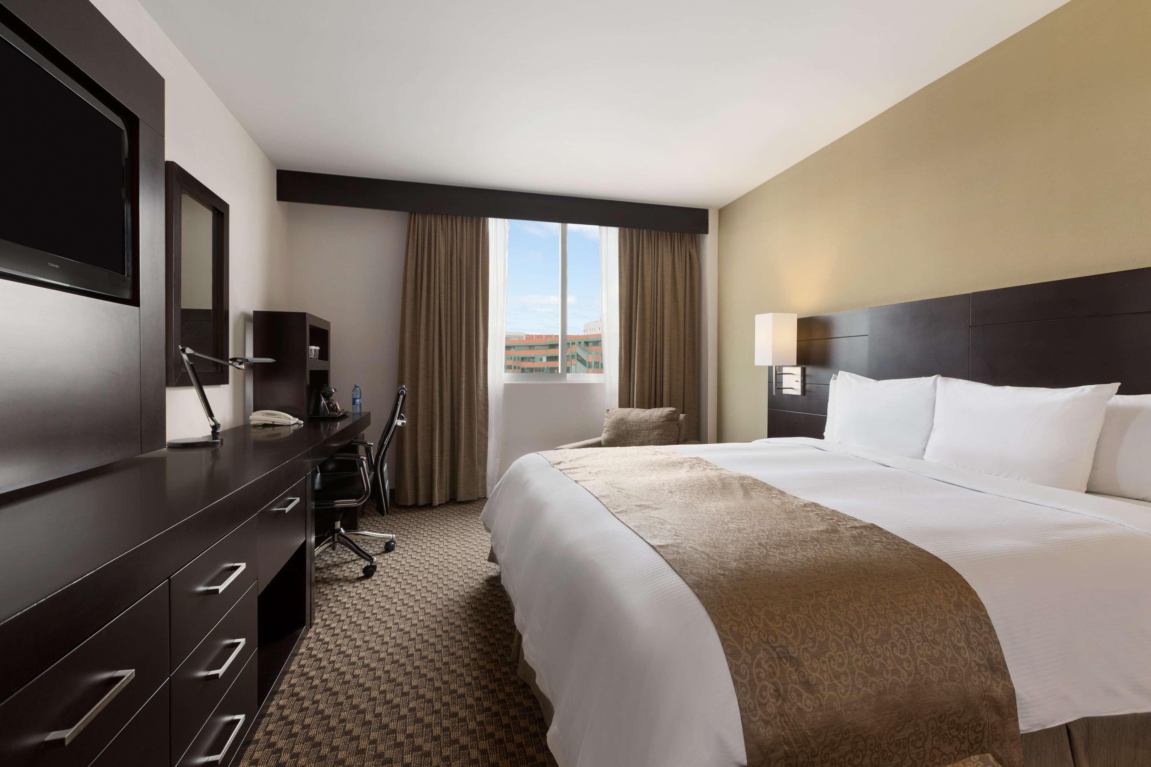 Doubletree By Hilton Queretaro Hotell Exteriör bild