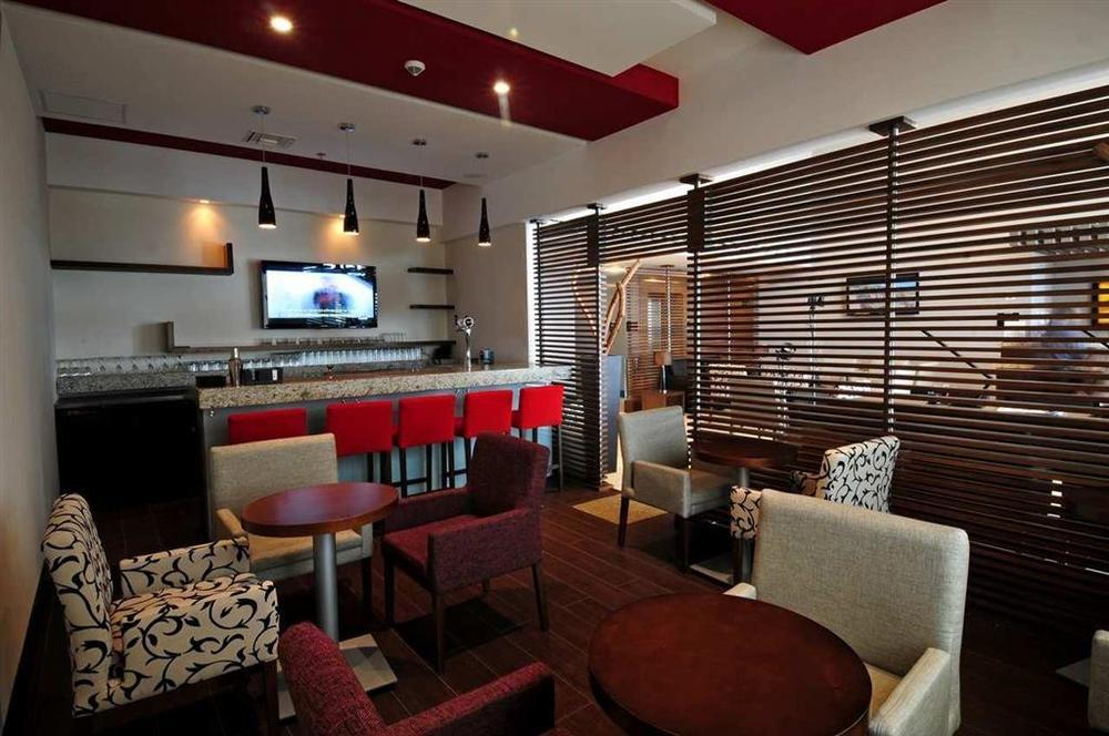 Doubletree By Hilton Queretaro Hotell Restaurang bild
