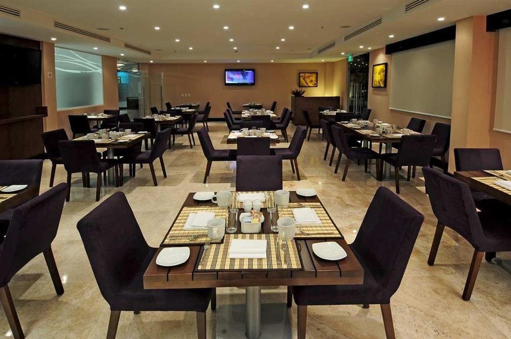 Doubletree By Hilton Queretaro Hotell Restaurang bild