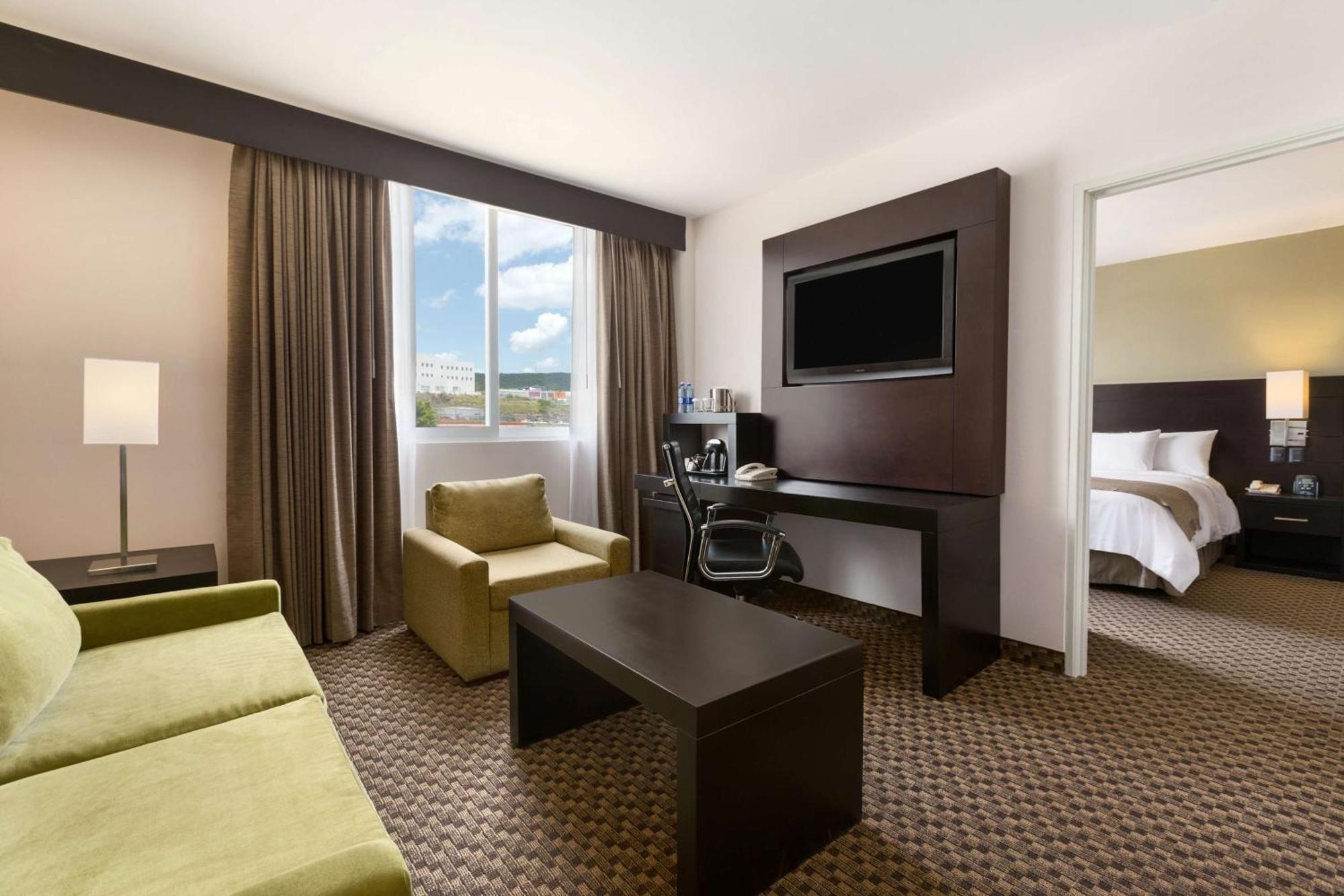 Doubletree By Hilton Queretaro Hotell Exteriör bild