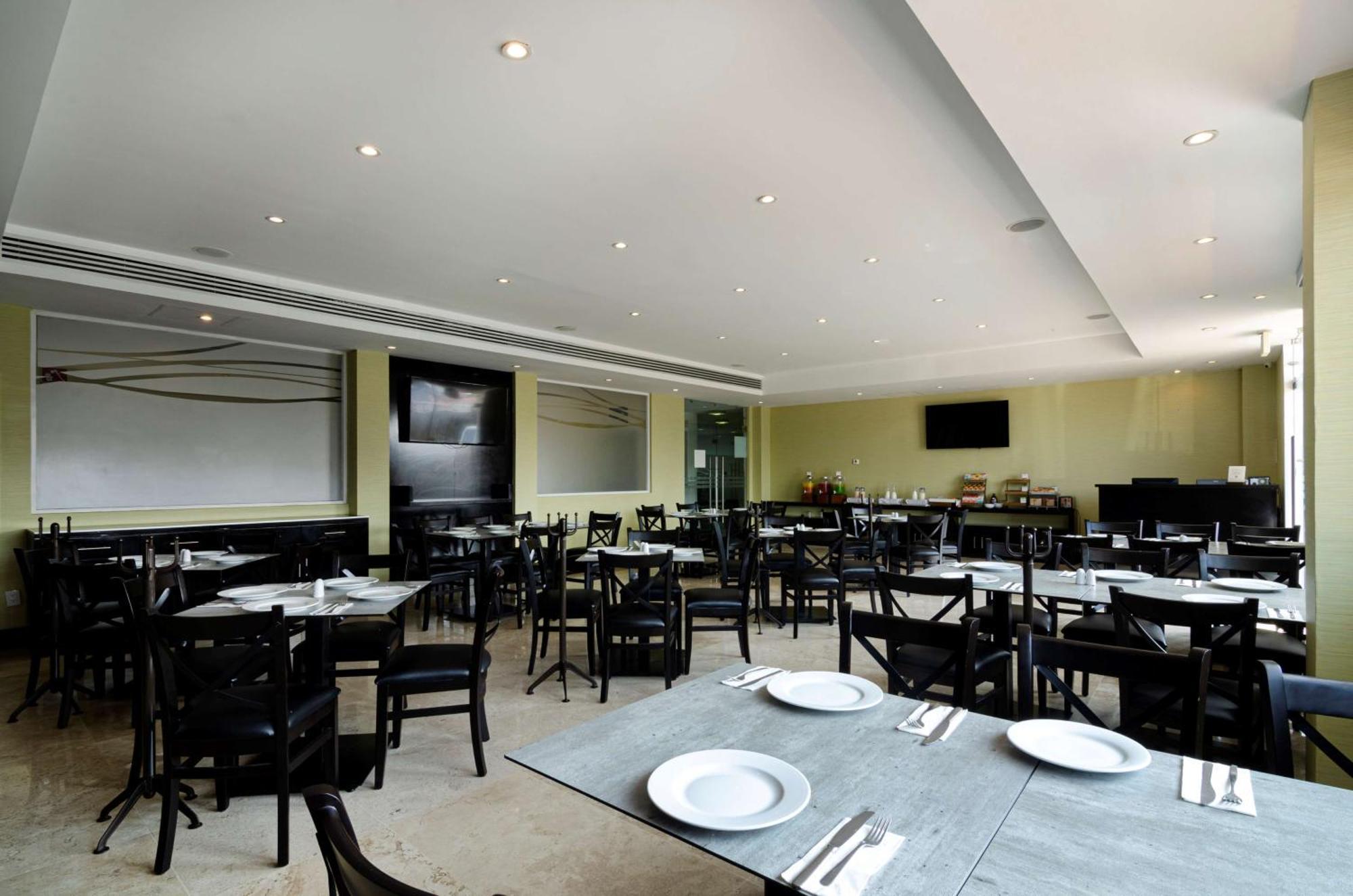 Doubletree By Hilton Queretaro Hotell Exteriör bild