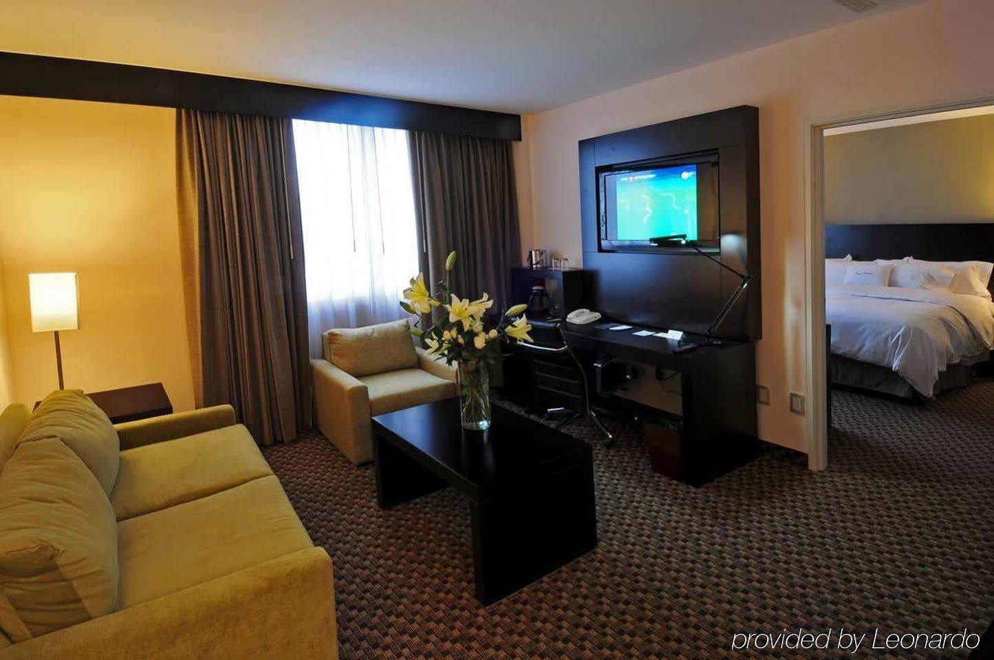 Doubletree By Hilton Queretaro Hotell Rum bild