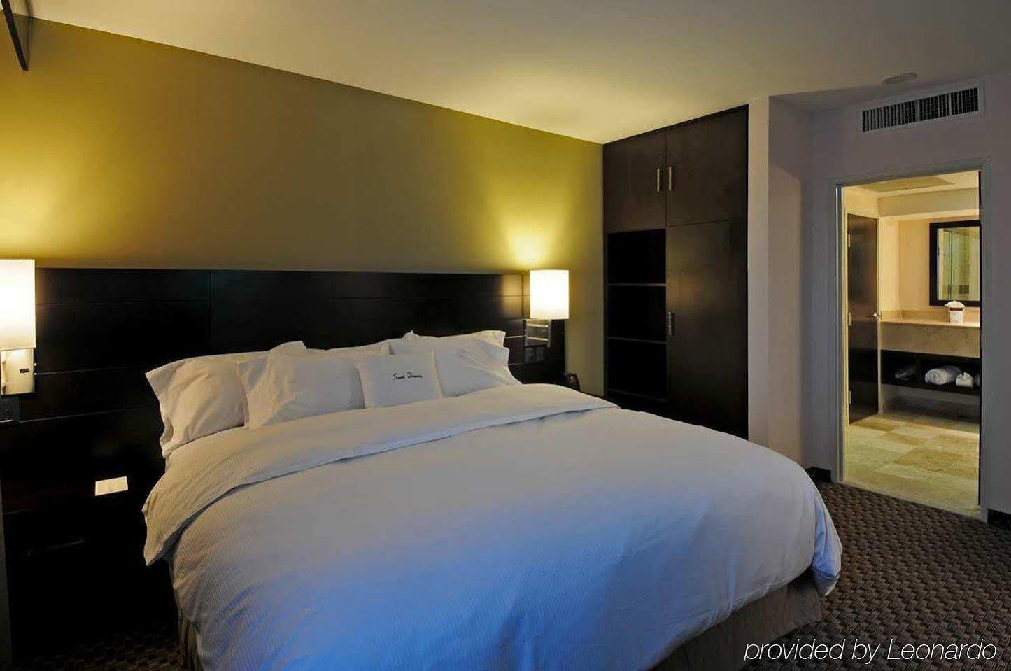 Doubletree By Hilton Queretaro Hotell Rum bild